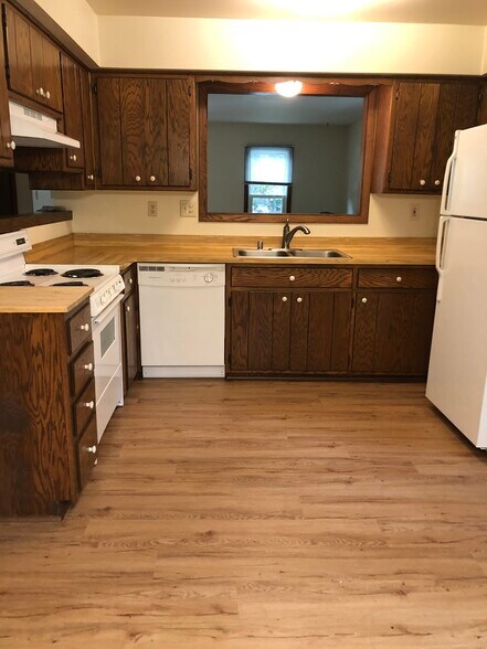 Building Photo - 1042 S Imperial Dr