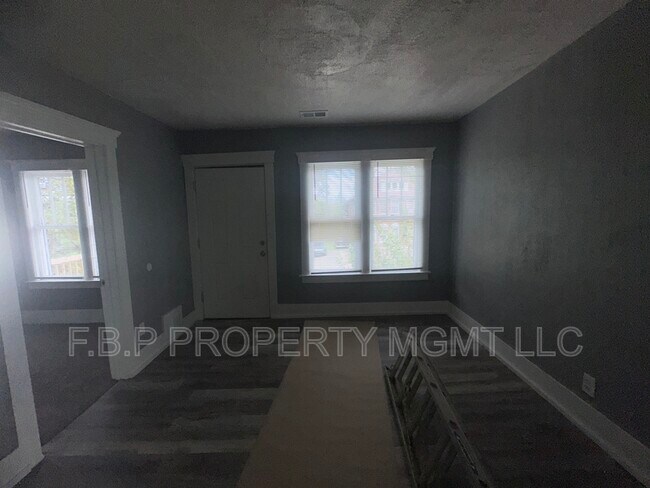 Building Photo - 3777 Elmhurst St