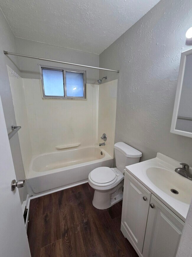 Building Photo - 10682 E Holly Rd