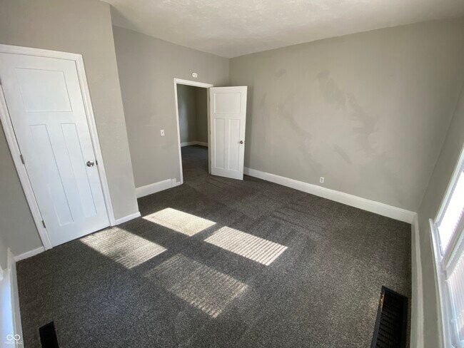 Building Photo - 510 W 5th St