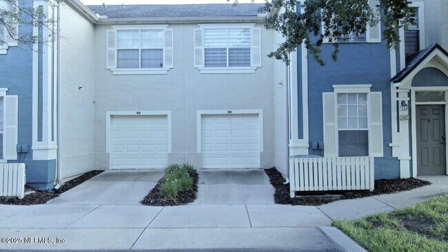 Building Photo - 13703 Richmond Park Dr N