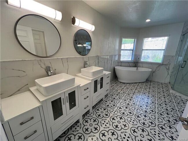Building Photo - Welcome to this beautifully remodeled home