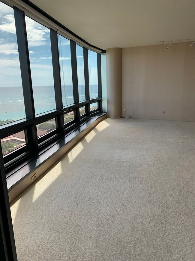 Building Photo - Luxury Unfurnished 2BR/2BA at Nauru Tower (Ala Moana/Kakaako)