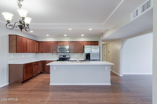 Building Photo - 40 E Balboa Dr