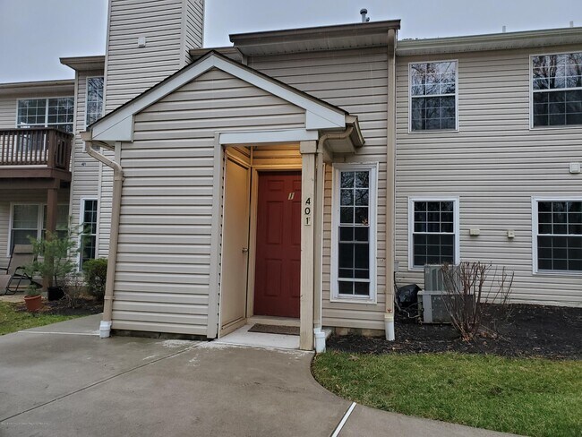 Building Photo - 401 Yorkshire Pl