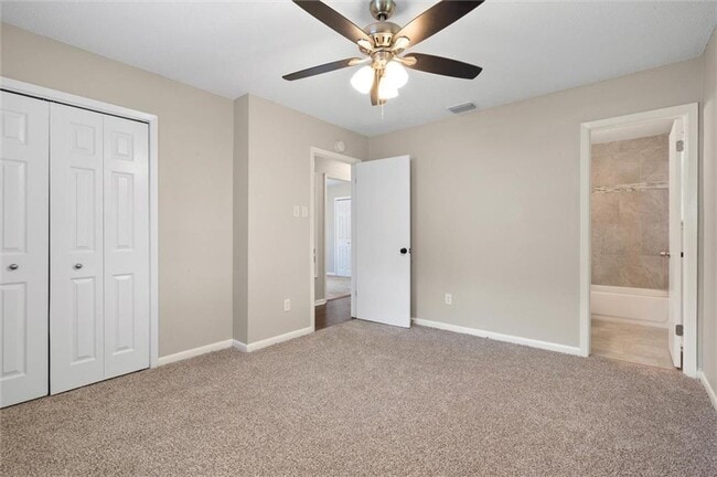 Building Photo - 5024 Santos Dr E