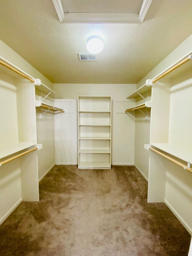 Building Photo - {15808} Hampton Place Two Story Home + Finished Basement + Three Car Garage + Blue Valley HS