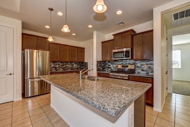 Building Photo - 2 bedroom, 2 bathroom home  in Saddlewood