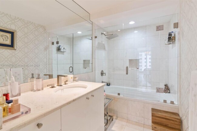 Building Photo - 901 Brickell Key Blvd