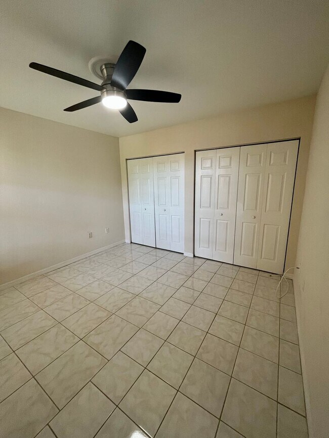 Building Photo - 2/2 with beautiful water view becoming available July 1st for an annual lease