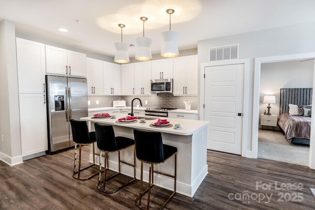 Building Photo - 101 W Morehead St