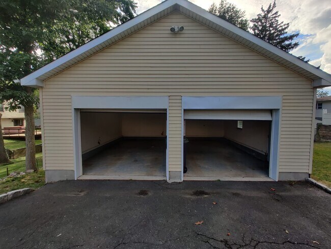 Building Photo - 282 N Prospect Ave