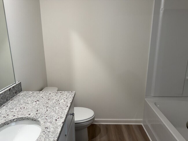 Building Photo - 1583 Salem Dr