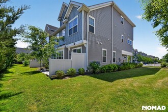 Building Photo - Spacious 3BR Condo in Highland Park