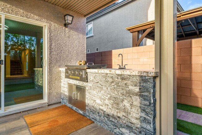 Building Photo - Modern upgrades, Tesla solar, and versatil...