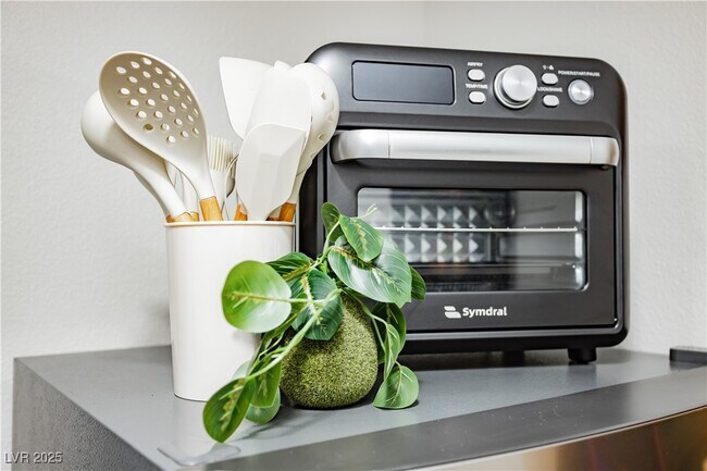 Building Photo - 1414 S 3rd St