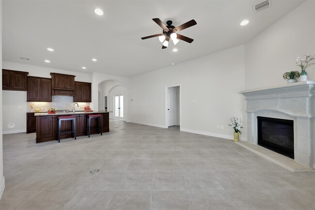 Building Photo - 150 N Greatwood Glen Pl
