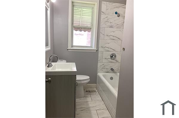 Building Photo - 3 Bedroom 2 Bathroom home