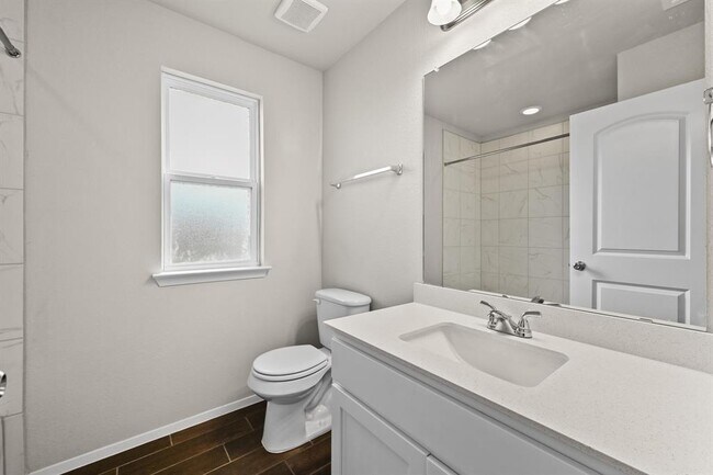 Building Photo - 215 Desperado Dr