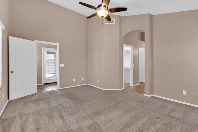 Building Photo - Lovely 3 bed / 2.5 bath Home in the Power ...