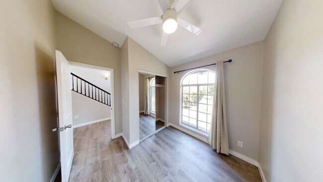 Building Photo - Newly Renovated! 4BD + Attached Studio (Le...
