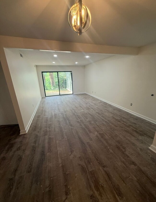 Building Photo - 1512 Benjamin Pkwy