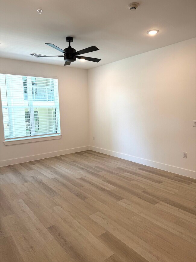 Building Photo - 16601 Braker Ln