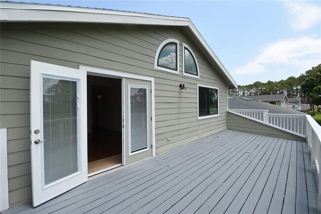 Building Photo - 26 Landings Ln