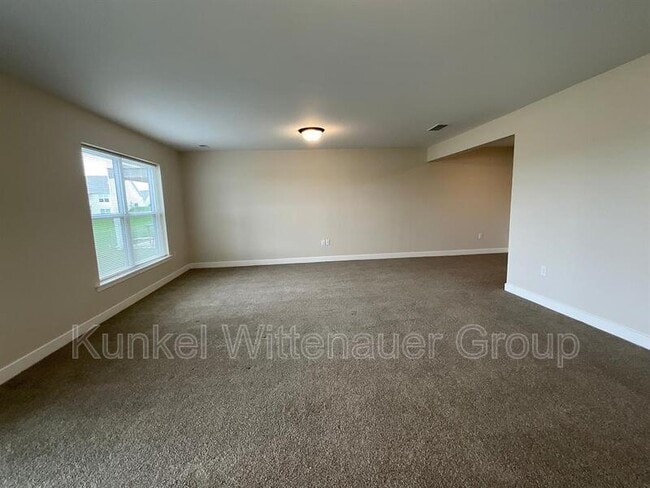 Building Photo - 812 Applewood Creek Dr