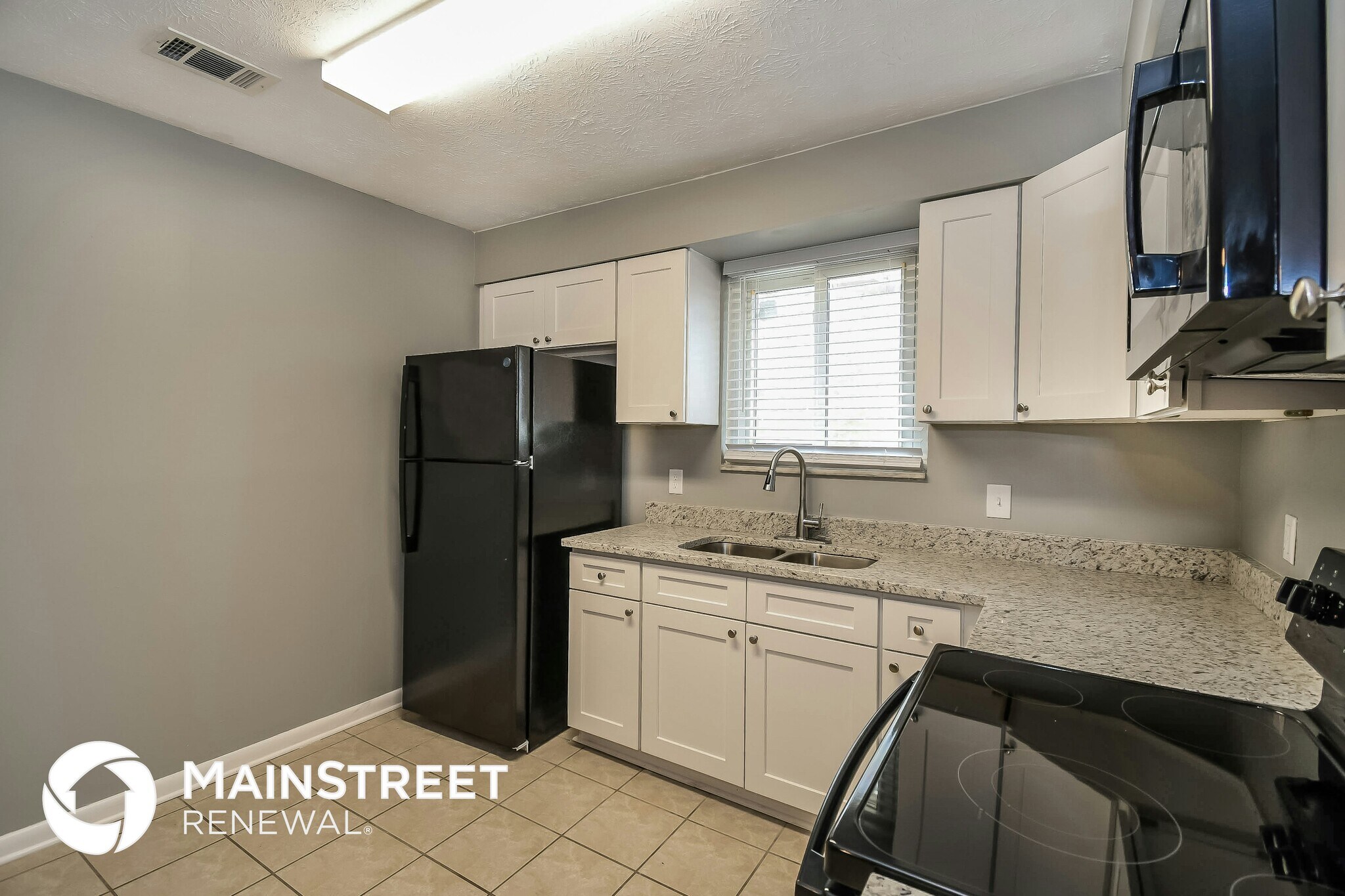 Building Photo - 4605 Silver Ridge Dr