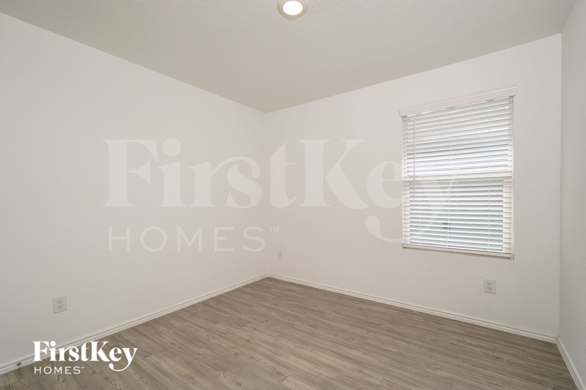 Building Photo - 2418 Double Oak Dr