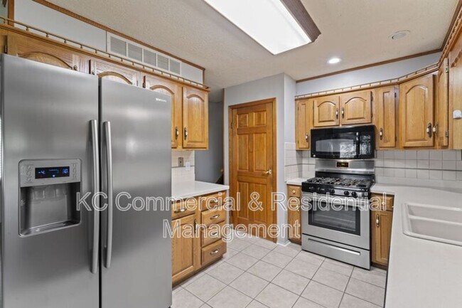 Building Photo - 7809 NE San Rafael Dr