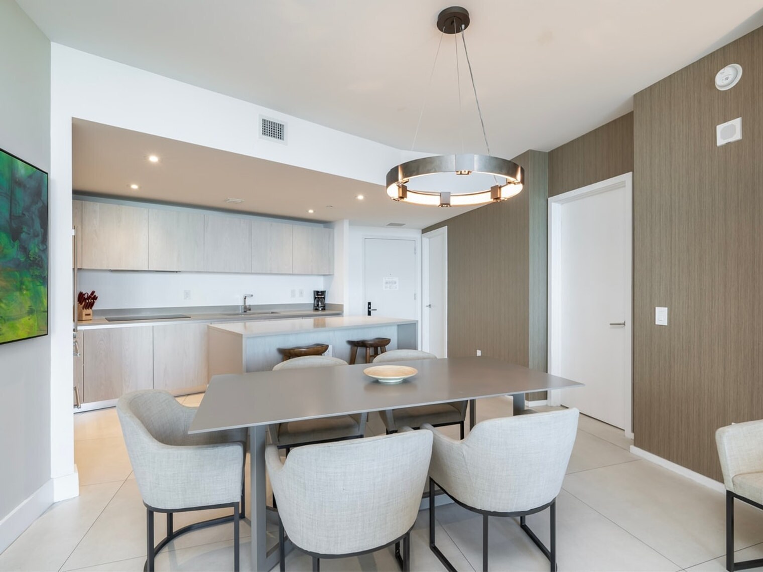 Building Photo - 4011 S Ocean Dr