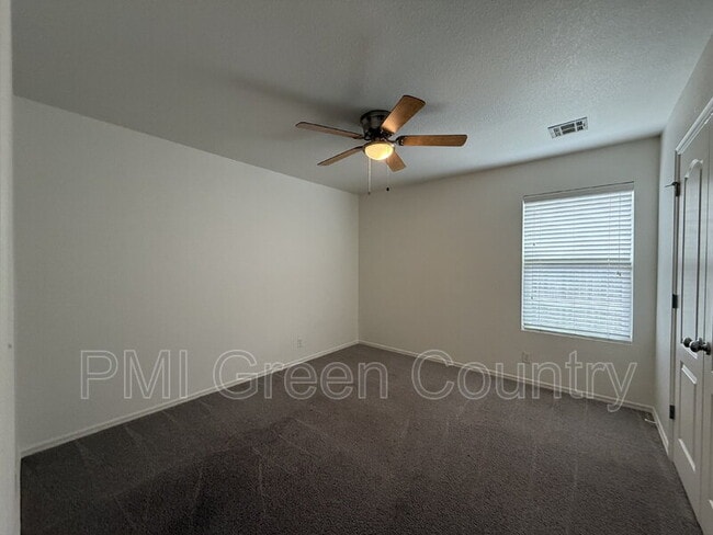 Building Photo - 4040 W 105th St S