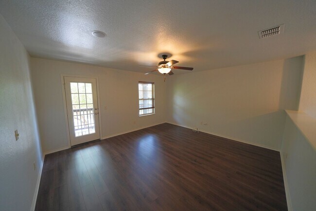 Building Photo - Great 4 Bedroom Home Now Available in Cibo...