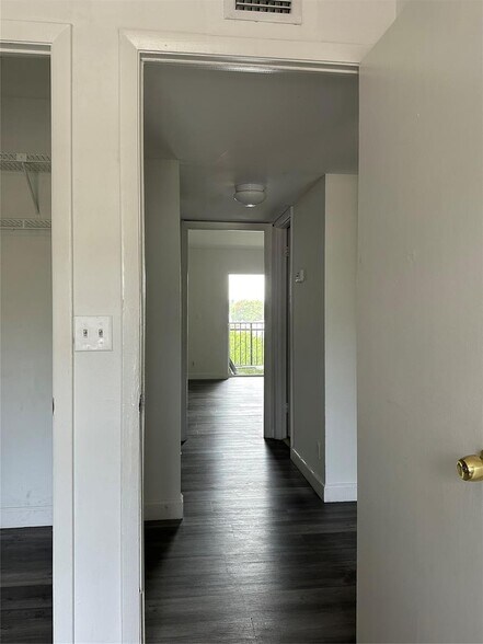 Building Photo - 3321 Quail Close