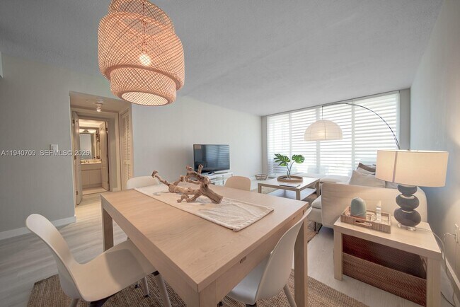 Building Photo - 1900 Sunset Harbour Dr