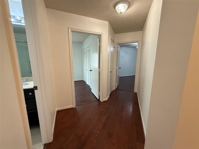 Building Photo - 15615 Lost Maples Dr