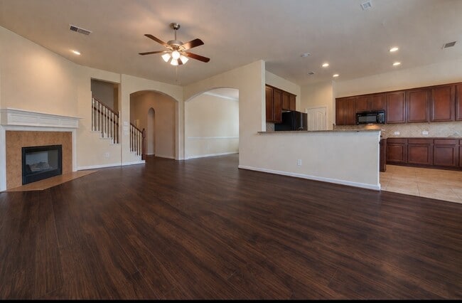 Building Photo - 6906 Patterson Dr