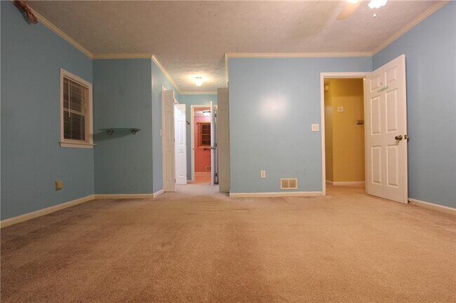 Building Photo - 818 Springlake Rd