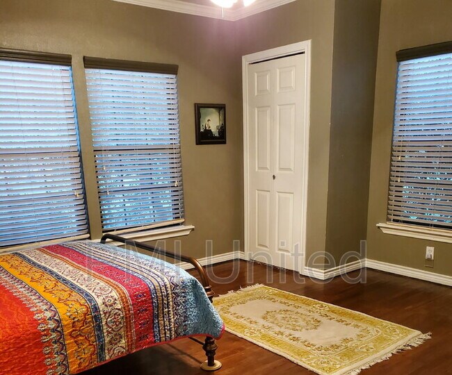 Building Photo - 509 Bryan St