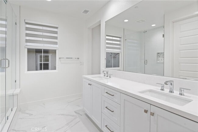 Building Photo - 641 Jasper St