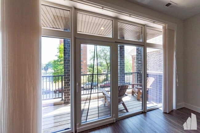 Building Photo - 3 bedroom in Chicago IL 60642
