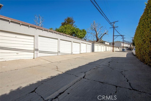 Building Photo - 820 E Carson St