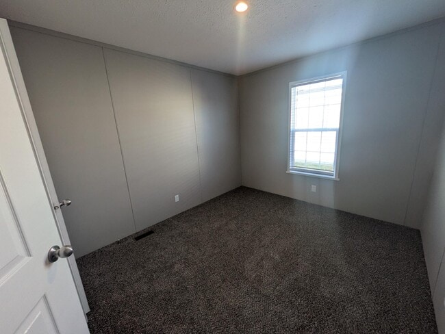 Building Photo - 472 Montana