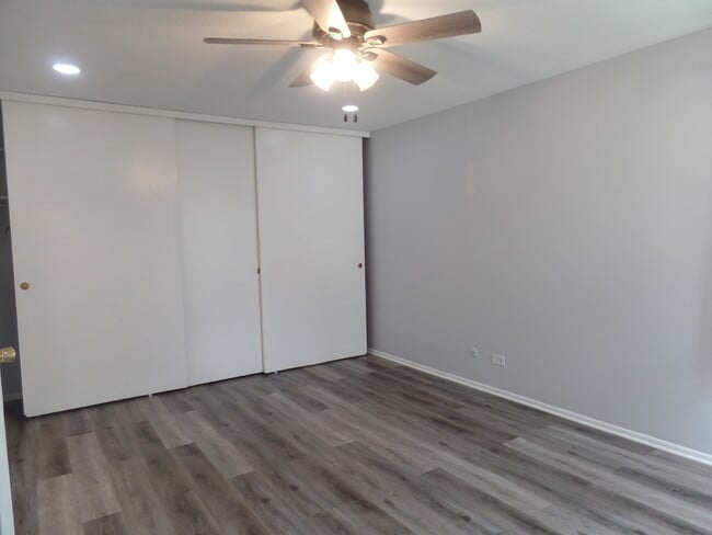 Building Photo - 5910 Bradley Ct N