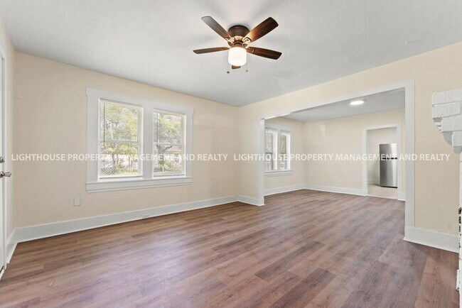 Building Photo - Charming 3x2 Bungalow