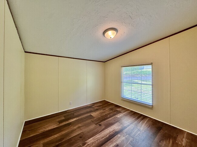 Building Photo - 229 Bateman Ln