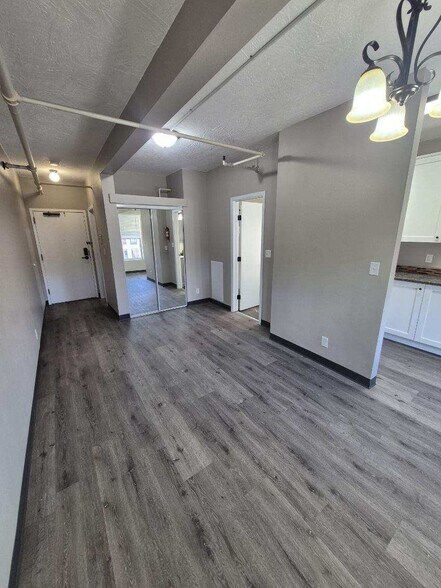 Building Photo - 301 N Riverfront Dr
