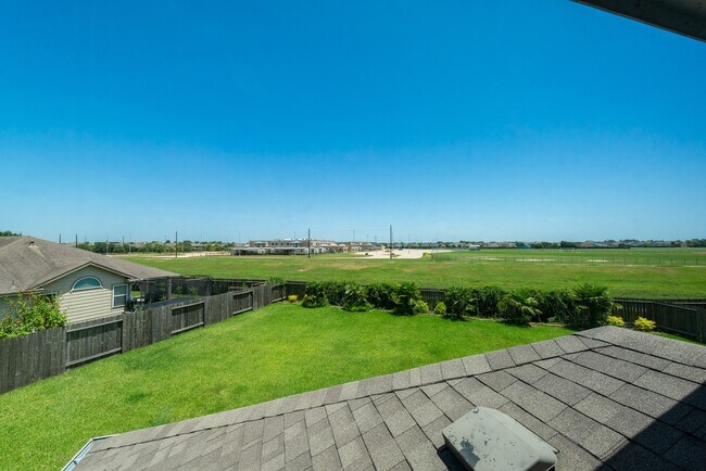 Building Photo - 26302 Fox Ridge Ln